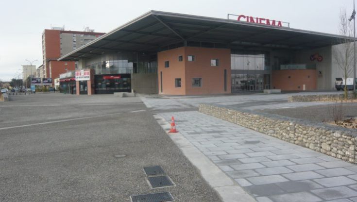 ABORDS DU CINÉMA - MURET (31)