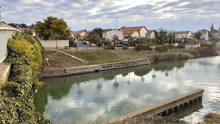 ÉCLUSIER À PORTIRAGNES (34)